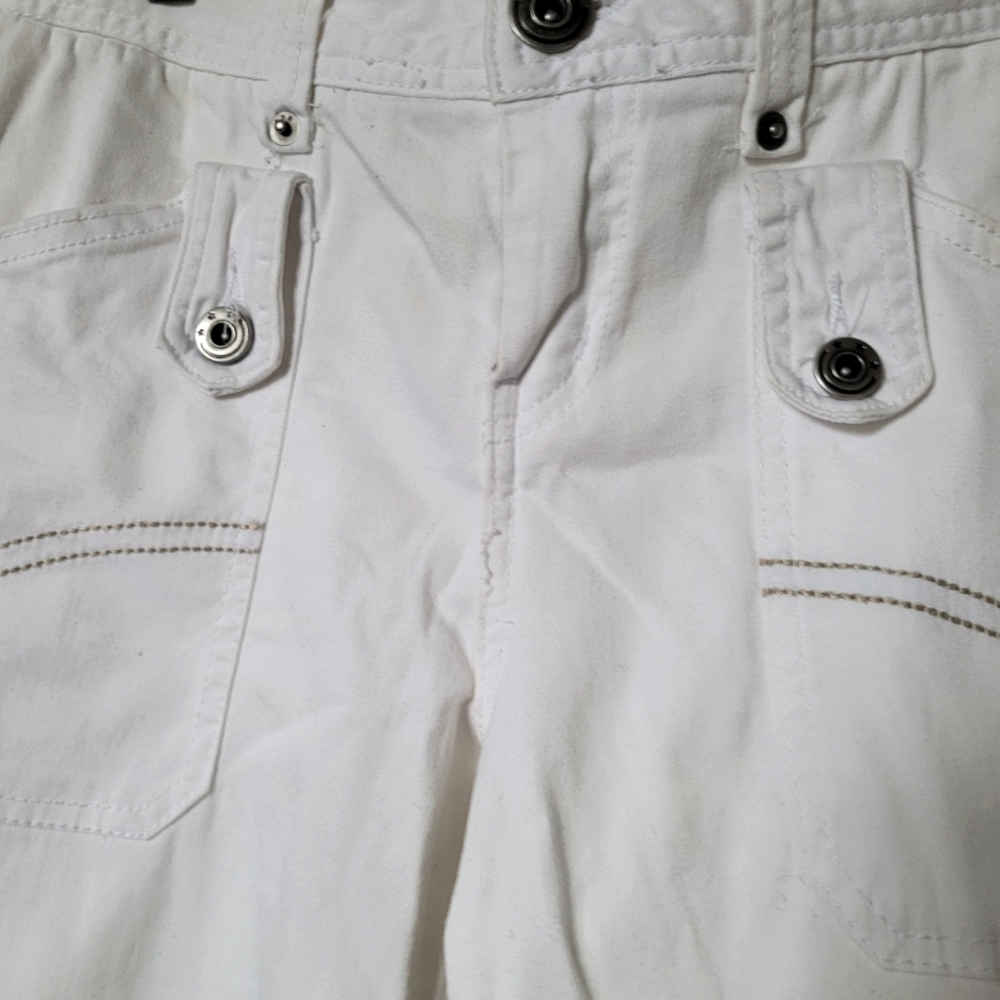 Knee- Length (three-quarter) Button Detailed Denim